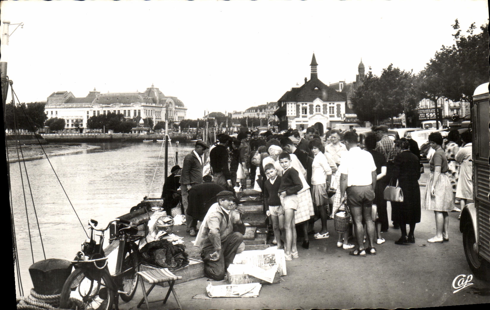 Deauville-Trouville — Die Fischverkauf auf den Kais — REAL-PHOTO