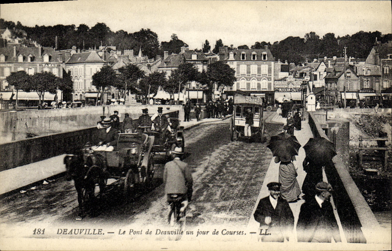 Deauville — Le Pont de Deauville un jour de Courses — LL. — N° 184