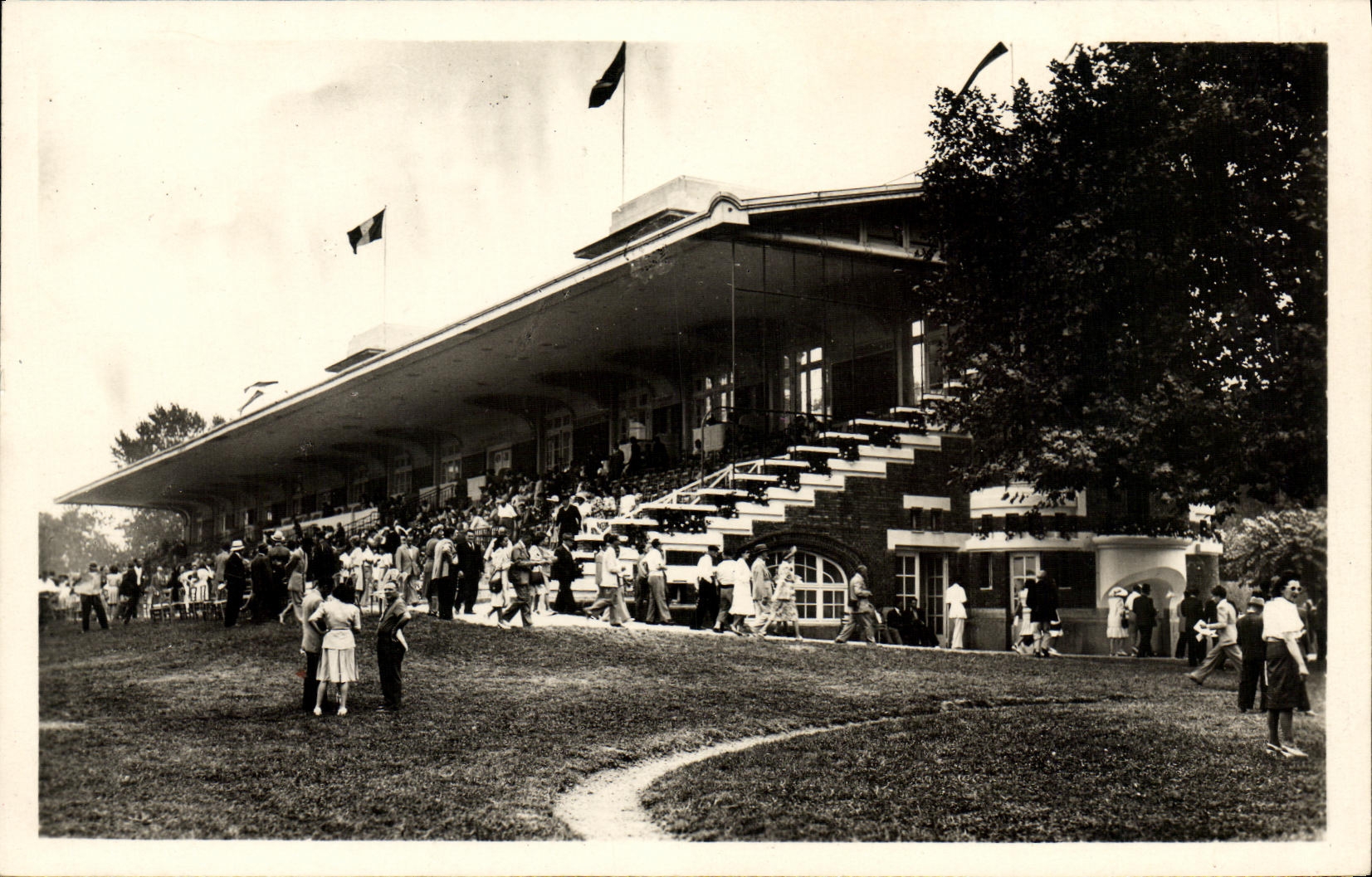 Deauville - Les Tribunes au Champ de Courses — Réauté, éditeur, Paris