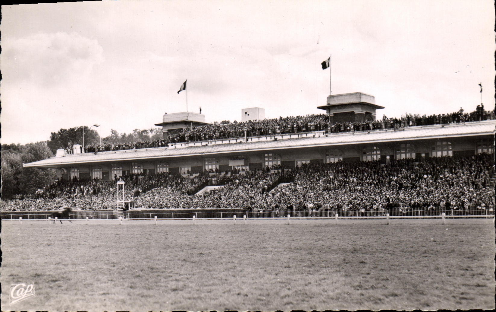 CPA Deauville La Plage Fleurie Hippodrome Les Tribunes Hippisme Chevaux