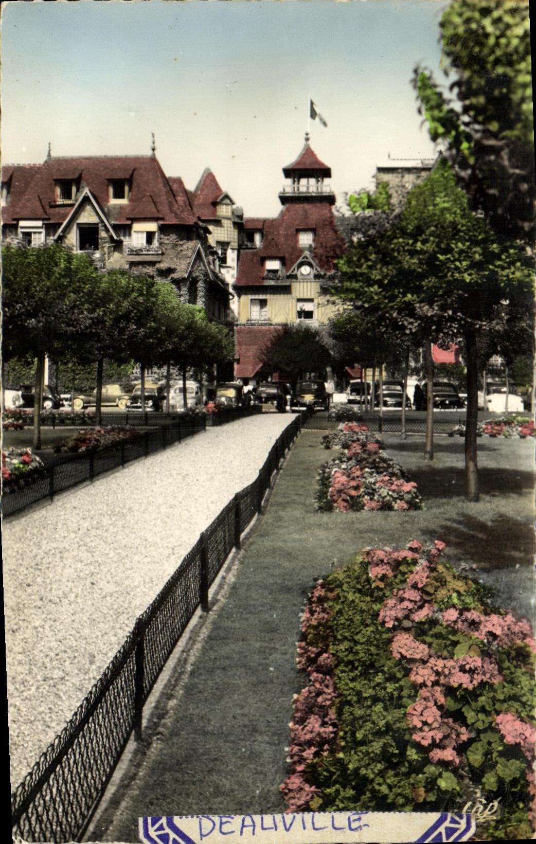 Deauville — The Normandy-Hotel and Its Gardens — Réal-Photo, no. 1019