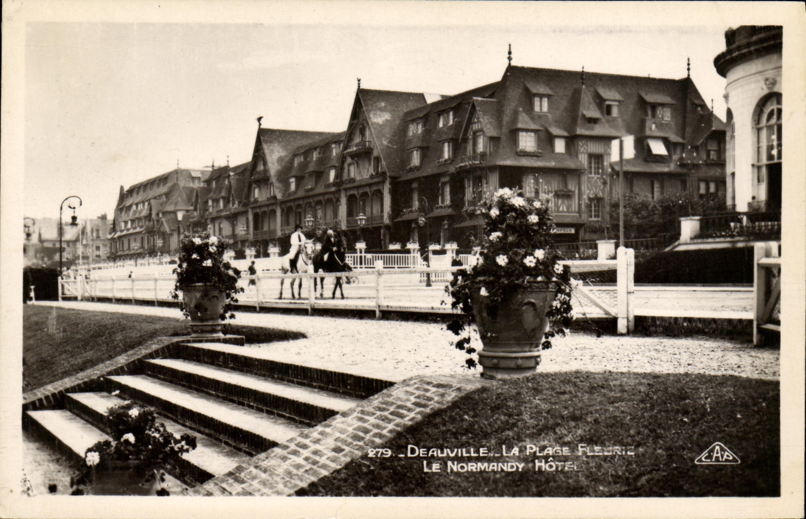 Deauville - Die Blütenbeete - Hotel Le Normandy — Verlag C.A.A. Nr. 279