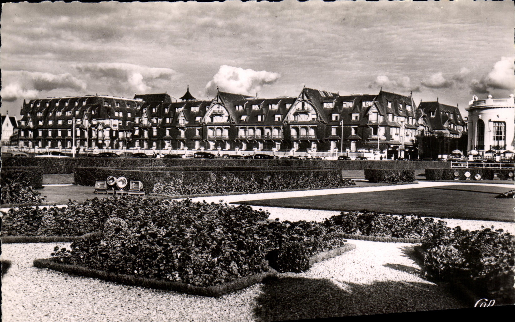 Deauville - La Plage Fleurie, Le Normandy-Hôtel et les Jardins — Réal-Photo, Paris