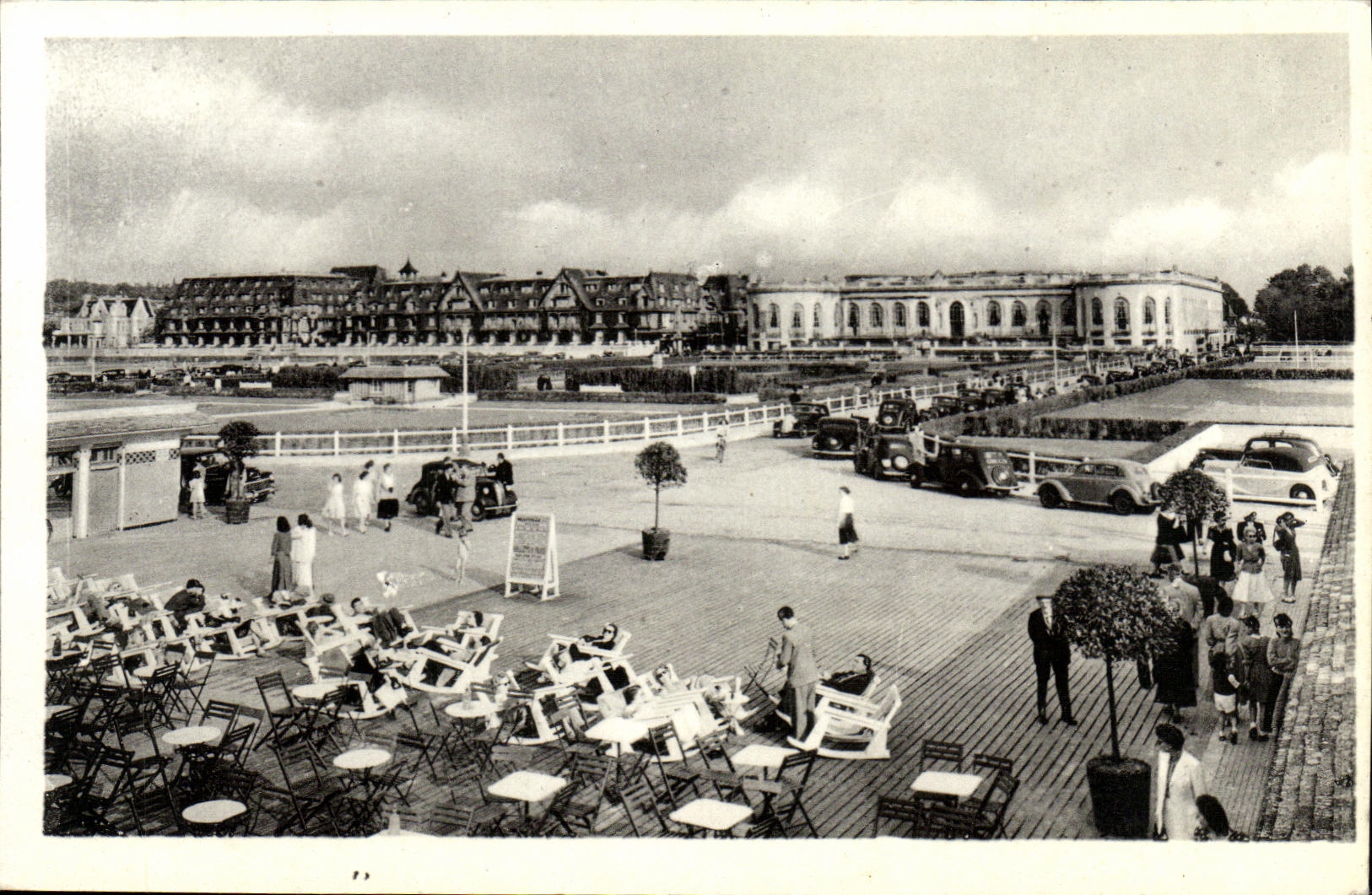 Deauville Beach in Bloom — View towards Normandy and the Casino — Arts Photomécaniques, Paris - Strasbourg