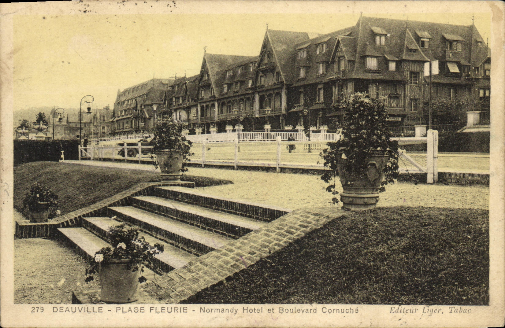 Deauville - Plage Fleurie - Normandy Hotel et Boulevard Cornuché — Éditeur Liger, Tabac