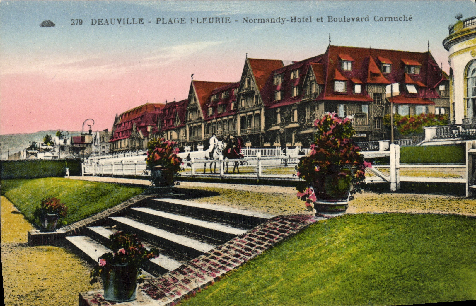 Deauville - Plage Fleurie - Normandy-Hotel et Boulevard Cornuché