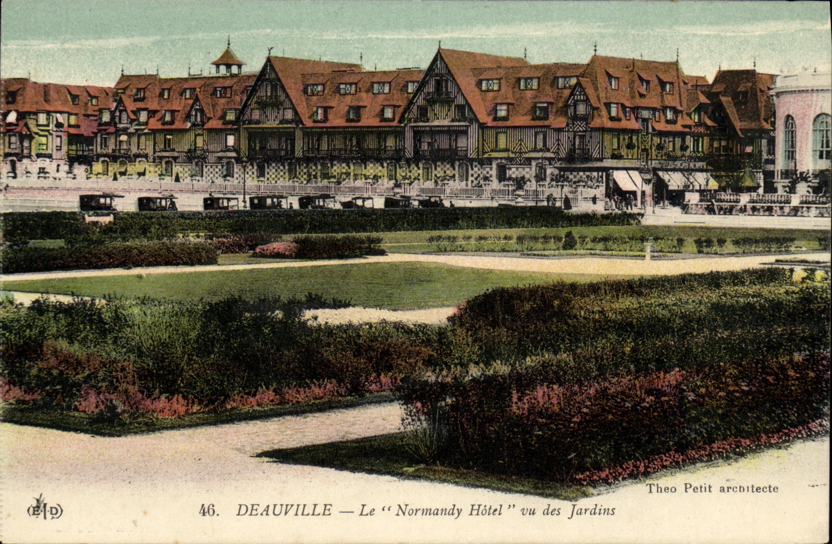 Deauville — Het "Normandy Hôtel" gezien vanaf de Tuinen — Theo Petit architect