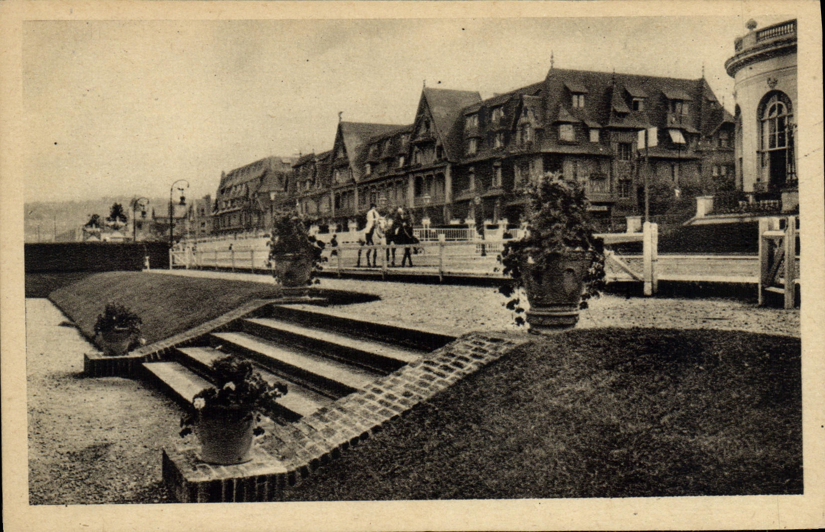 Deauville — Vue du boulevard Cornuché — C° DES ARTS PHOTOMÉCANIQUES