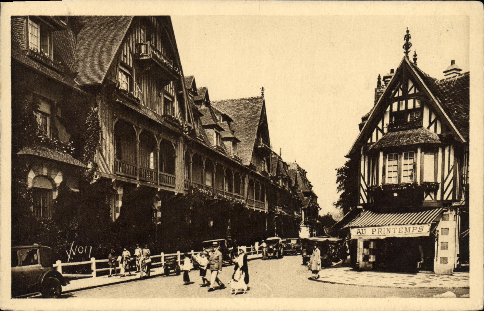 Deauville — Vue de la rue au printemps — Éditeur : La Douce France