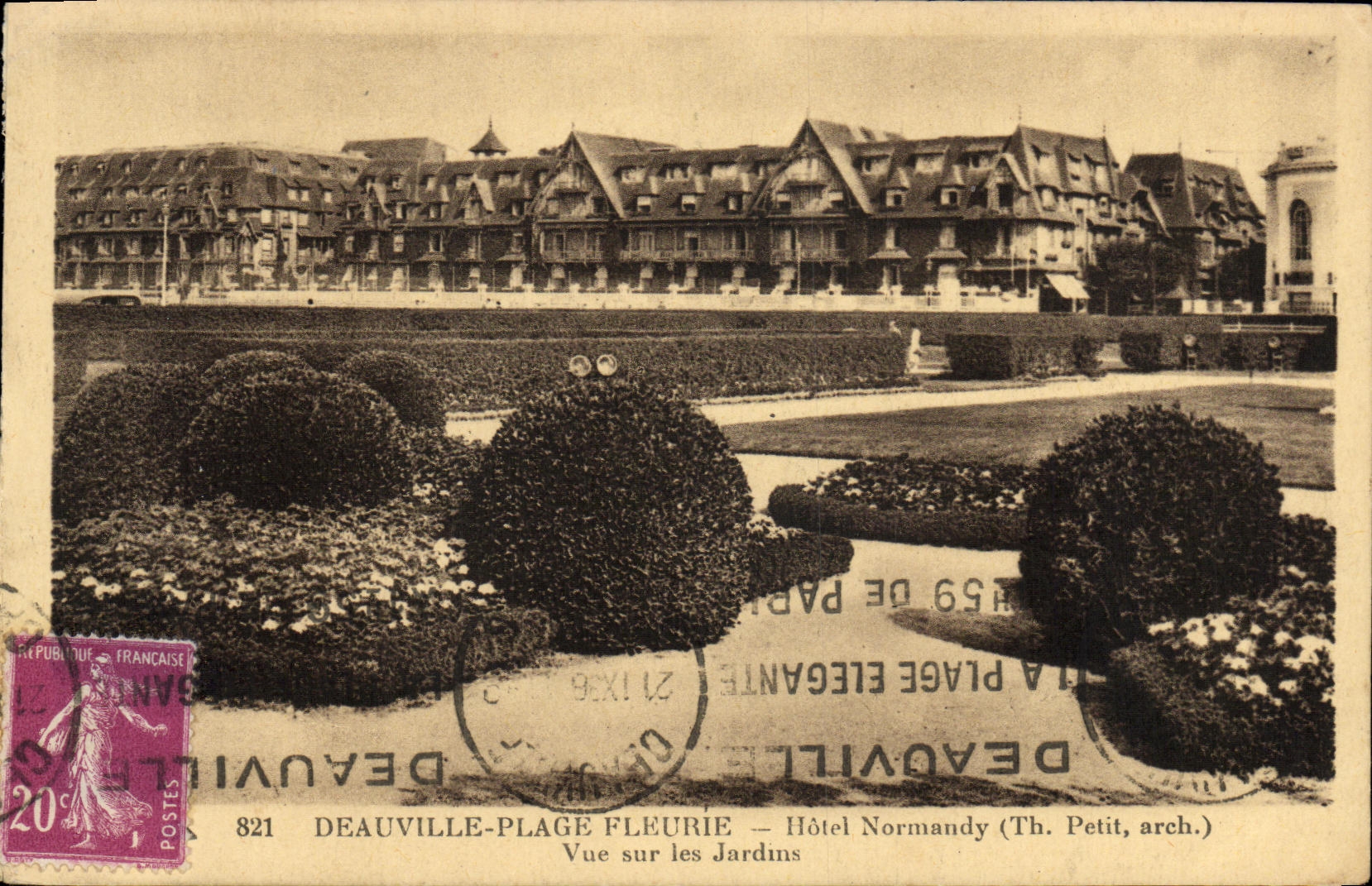 Deauville-Plage-Fleurie — Vue sur les Jardins — Hôtel Normandy (Th. Petit, arch.)