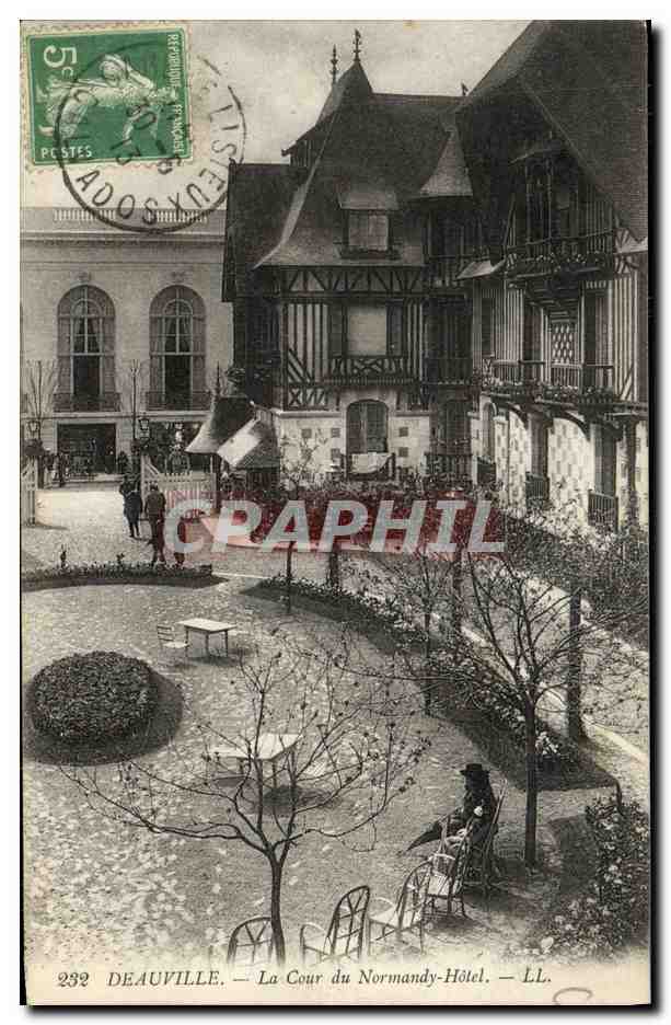 CPA Deauville Normandy Hotel Plage Fleurie La cour du Normandy Hotel