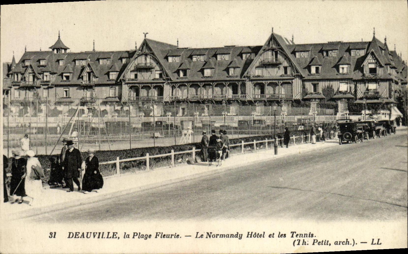 Deauville, la Plage Fleurie — Le Normandy Hôtel et les Tennis — (Th. Petit, arch.)