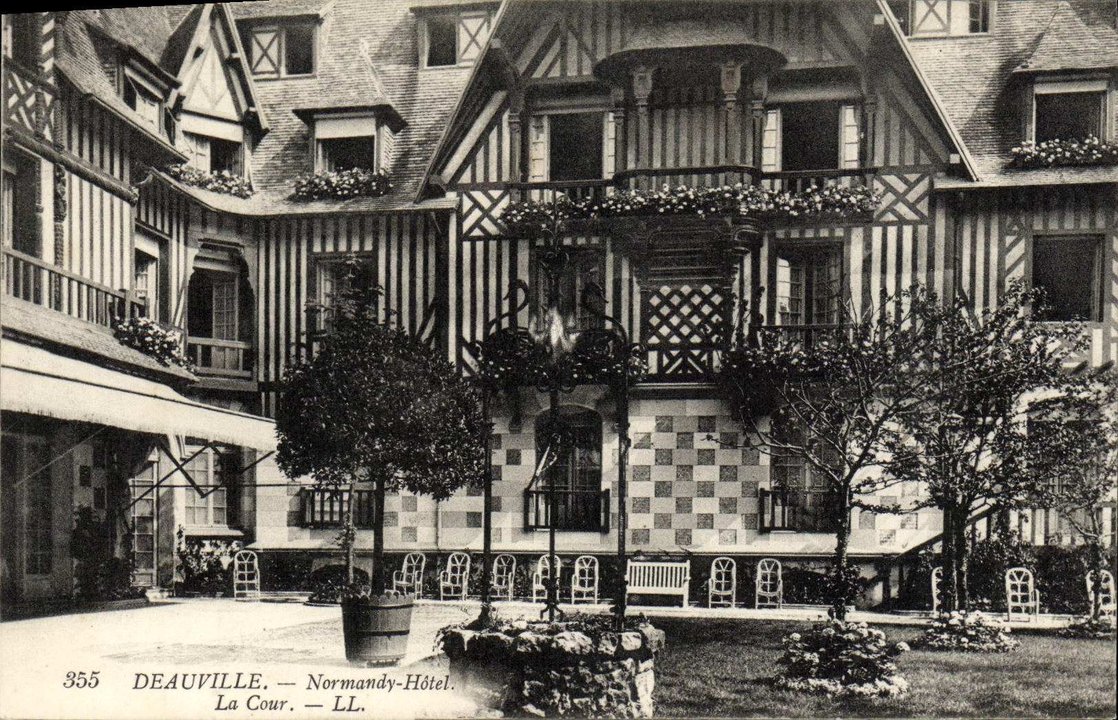 Deauville — Normandy-Hôtel La Cour — LL