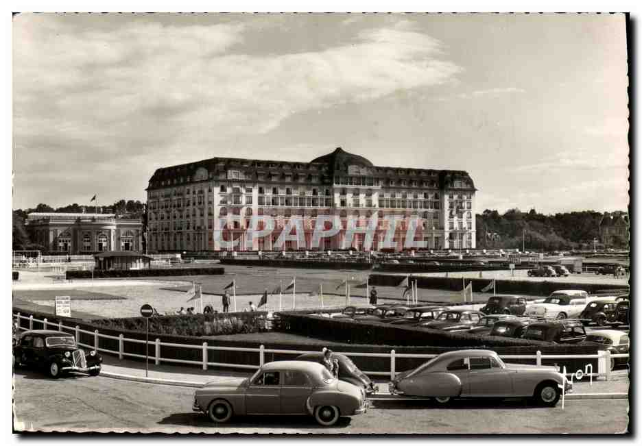 CPM Deauville Trouville Le Royal