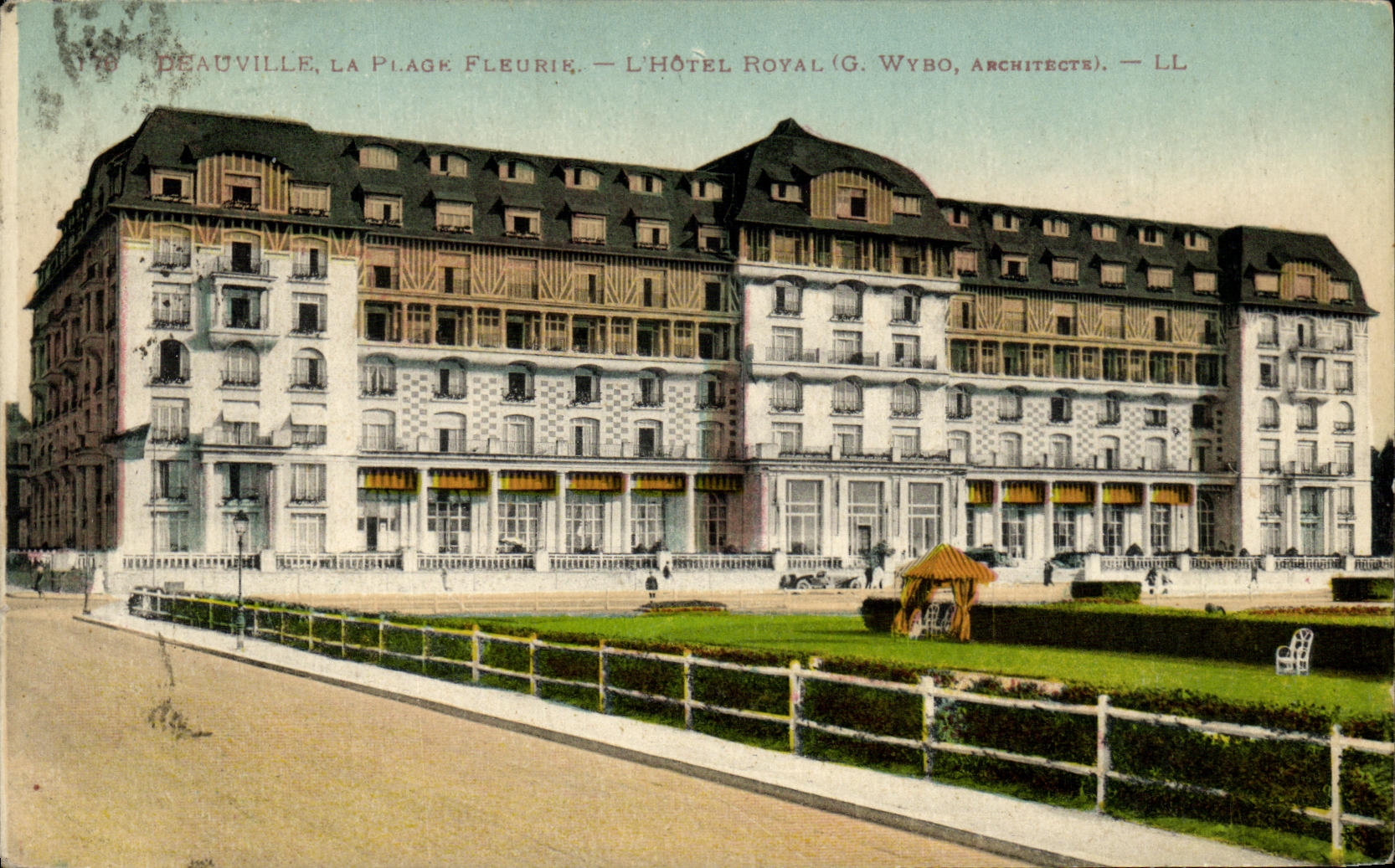 Deauville, La Plage Fleurie — L'Hôtel Royal (G. Wybo, Architecte) — LL