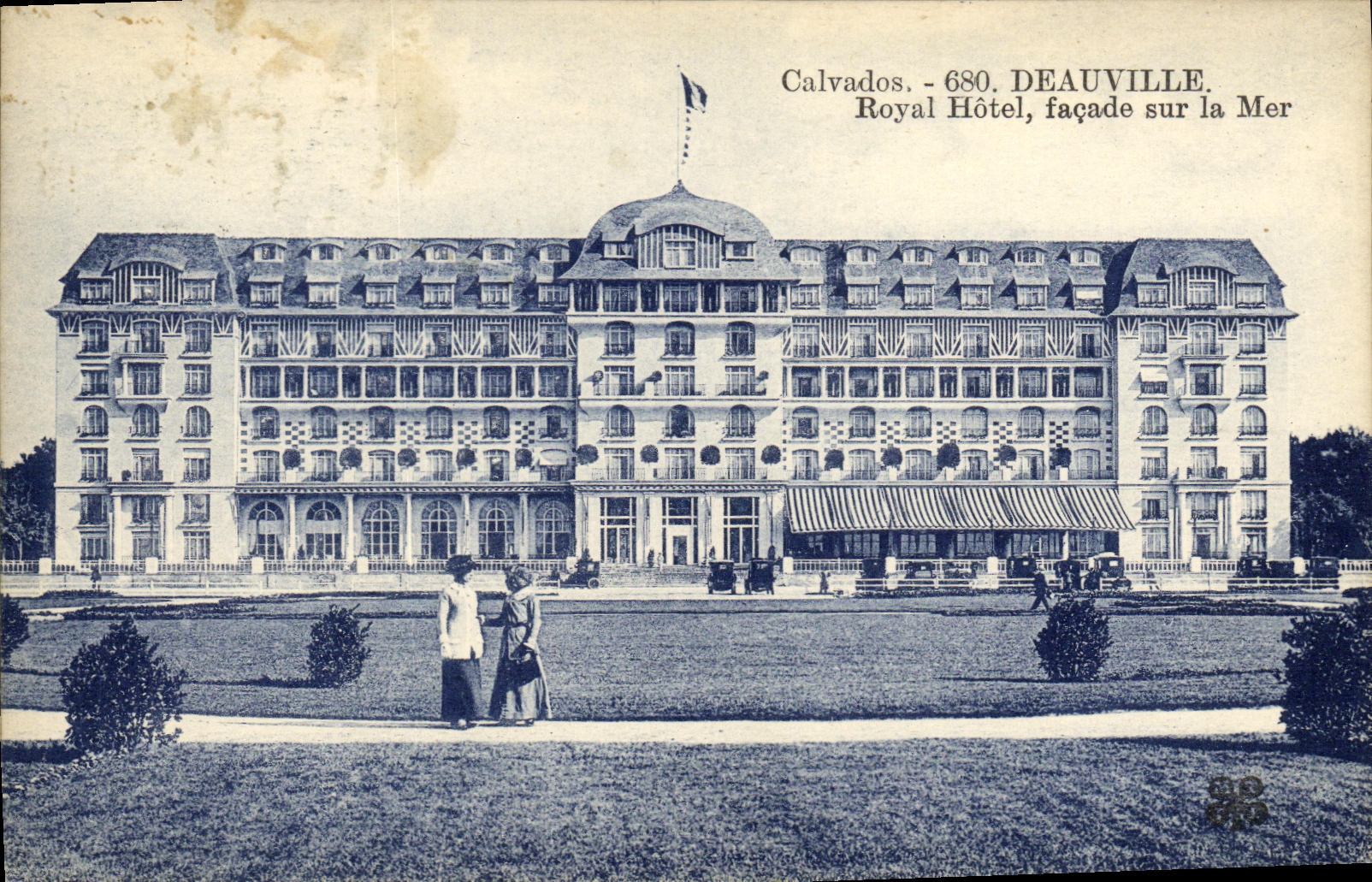 Royal Hotel, Fassade zum Meer — Deauville, Calvados — unbekannter Verlag, Seriennummer 680