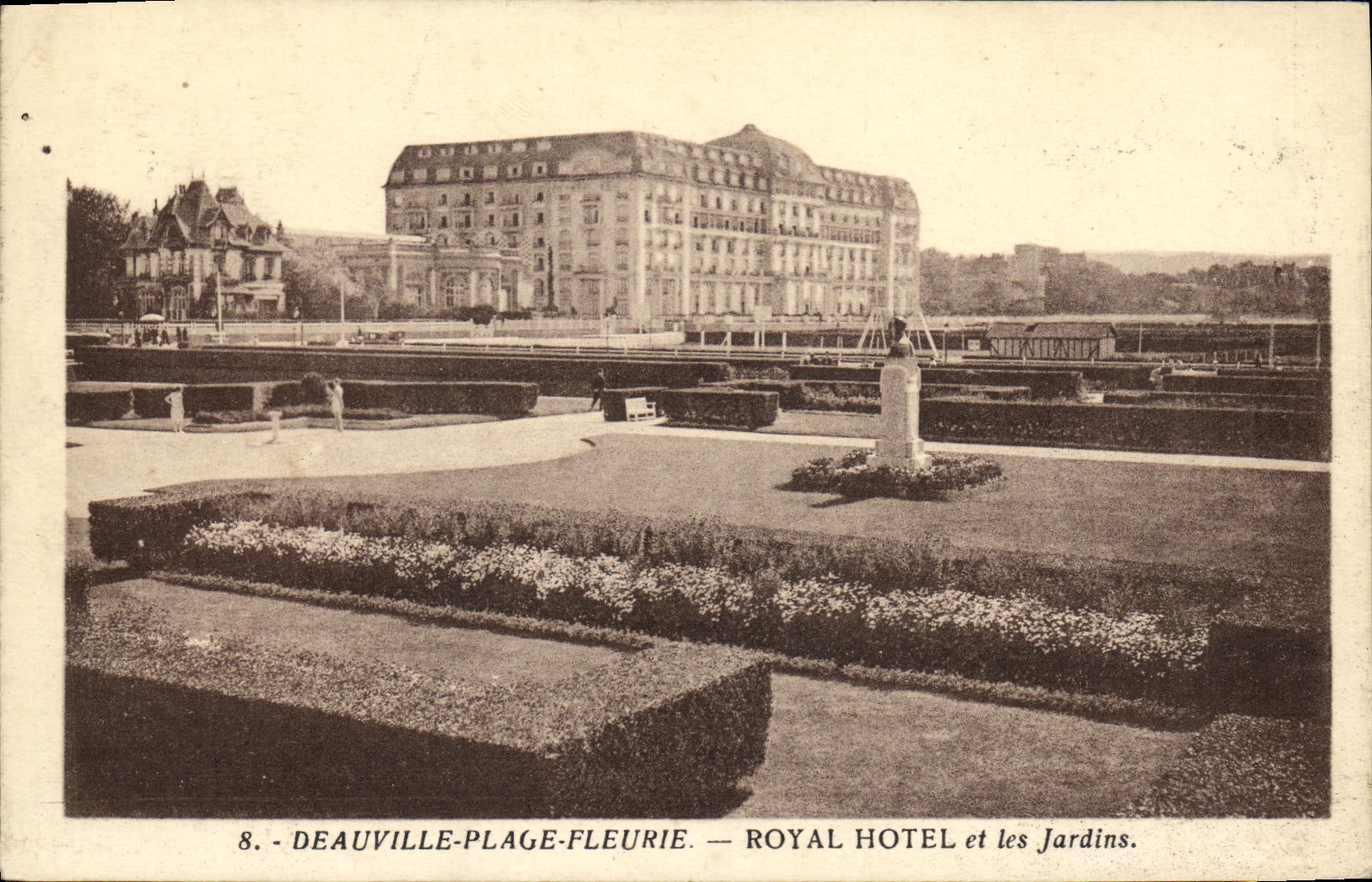 Deauville-Plage-Fleurie — Royal Hotel und die Gärten — unbekannter Verlag, n°8