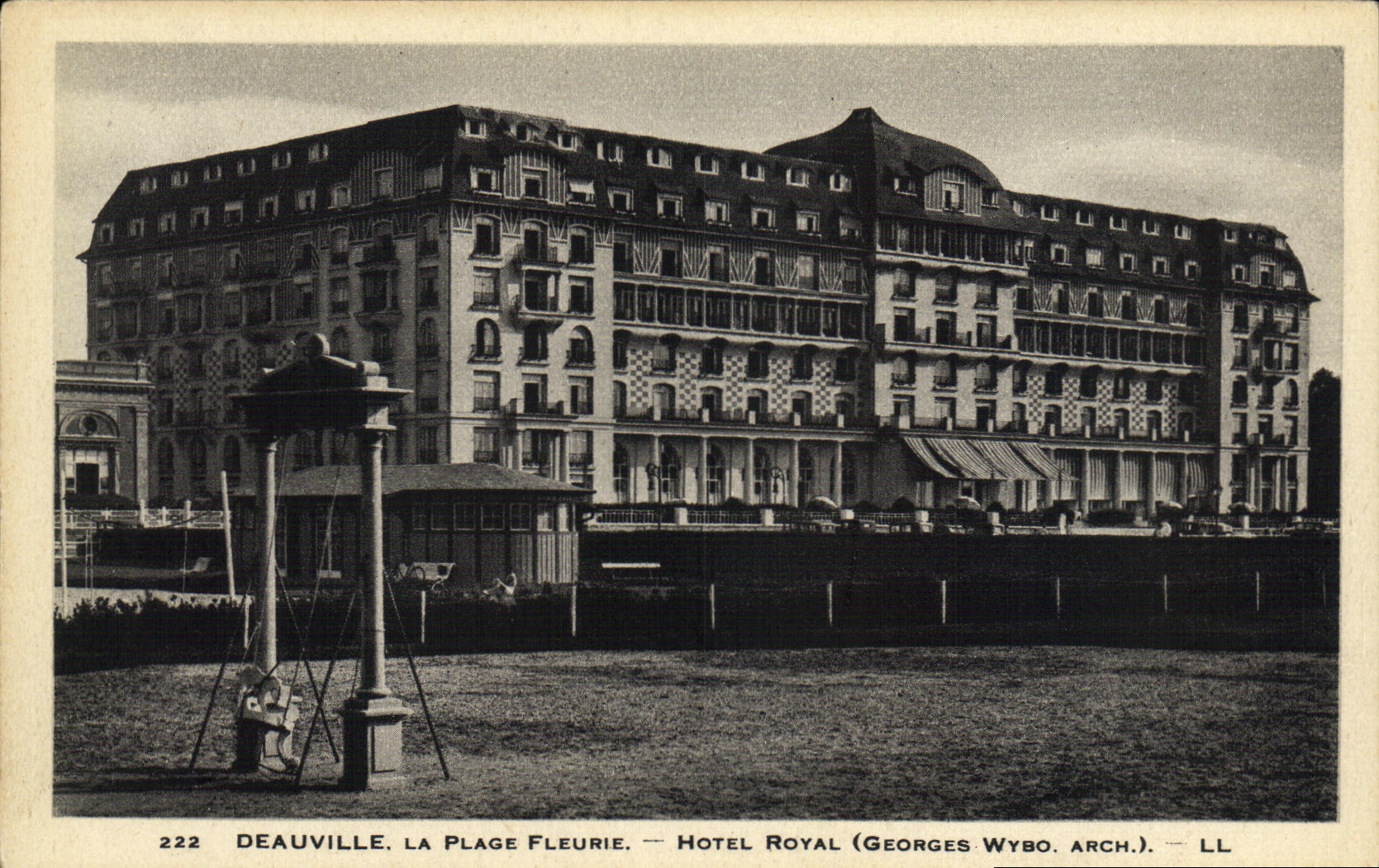 Deauville, La Plage Fleurie — Hôtel Royal (Georges Wybo, Arch.)