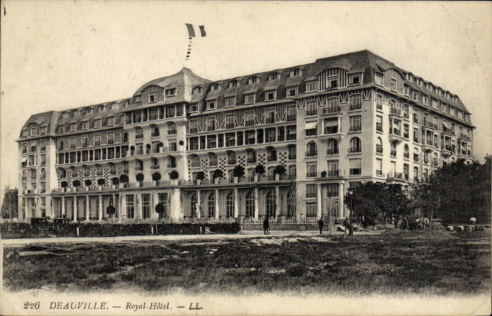 Deauville — Royal-Hôtel — LL. — n° 226