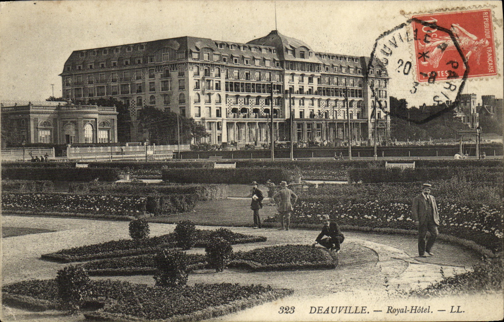 Deauville — Royal-Hôtel — LL. — n° 323