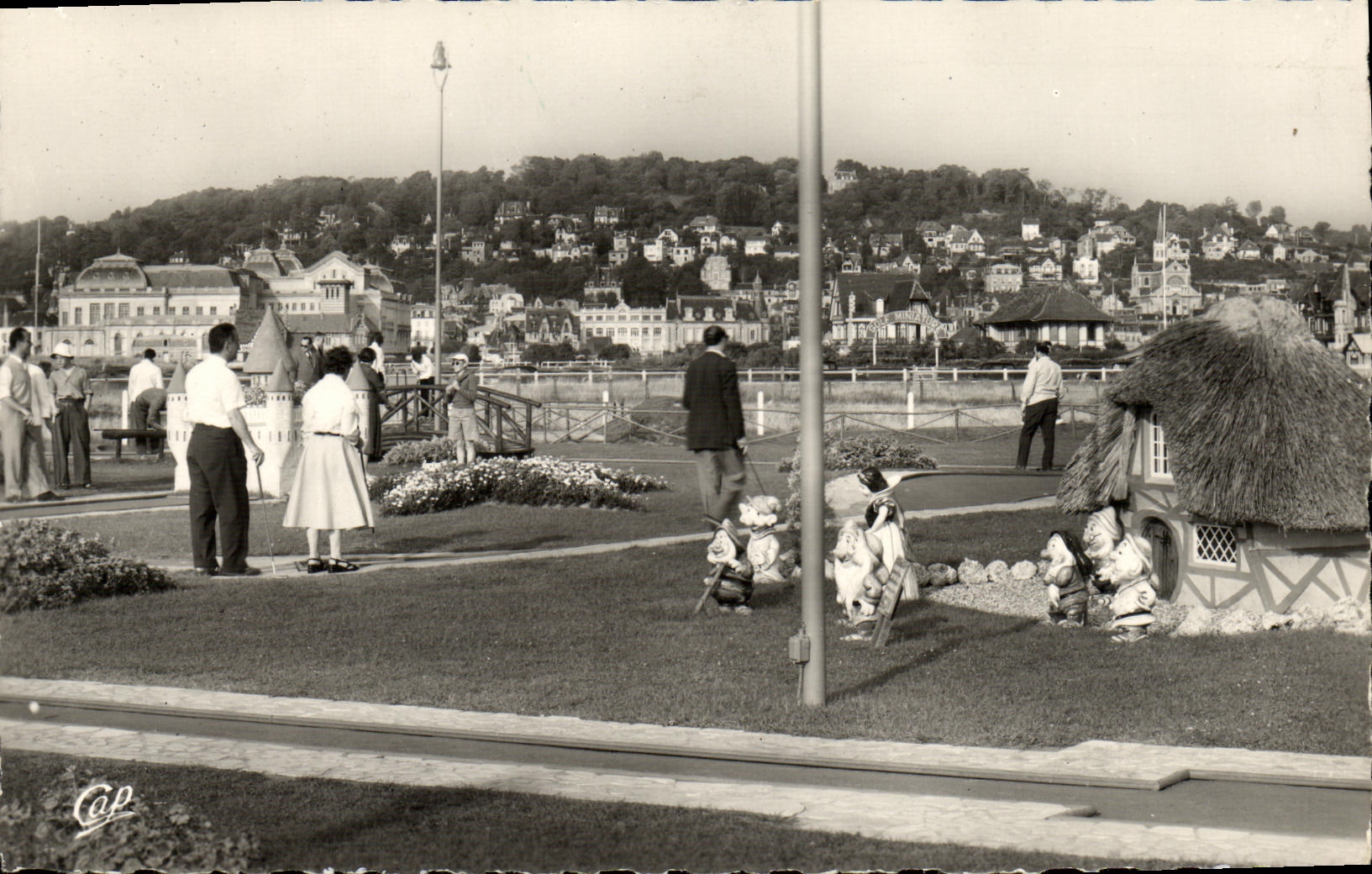 Deauville - Le Golf miniature — La Plage Fleurie — Réal-Photo