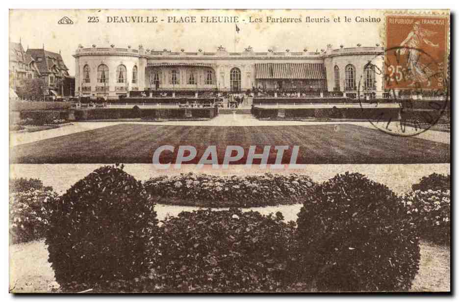 Deauville - Plage Fleurie - Les Parterres fleuris et le Casino