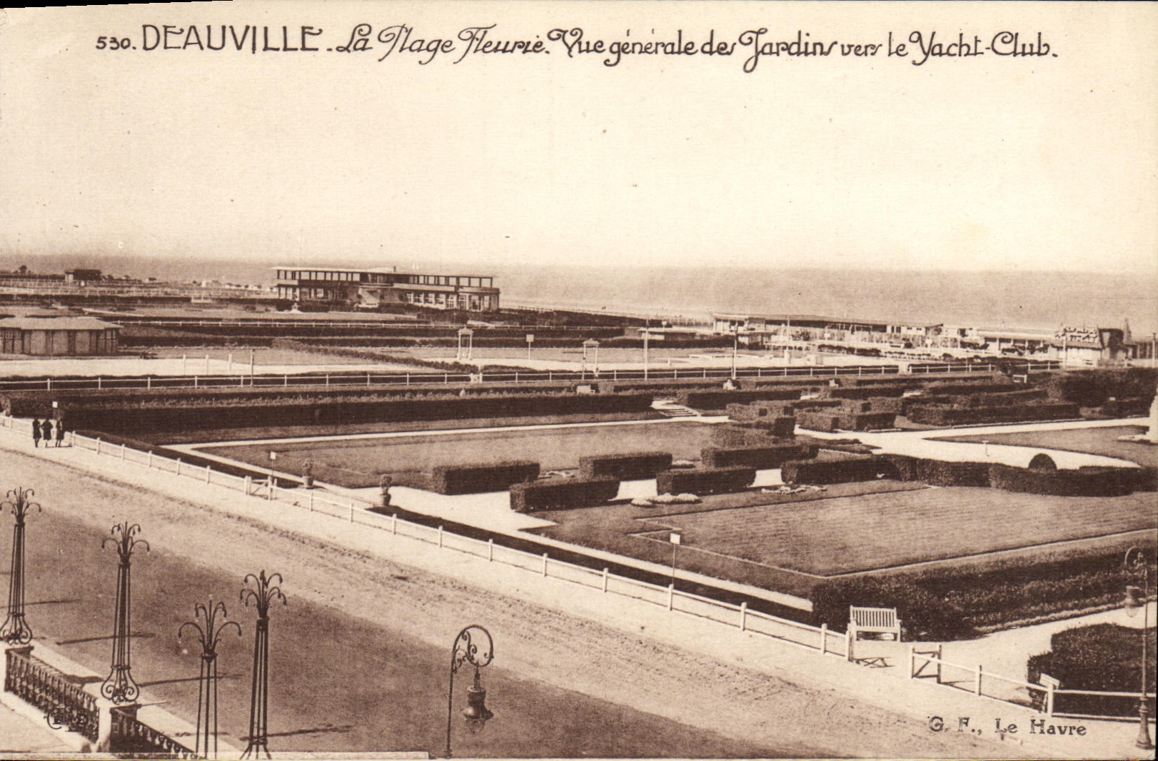 Deauville. La Plage Fleurie. Vue générale des Jardins vers le Yacht-Club. — G. F., Le Havre, n° 530