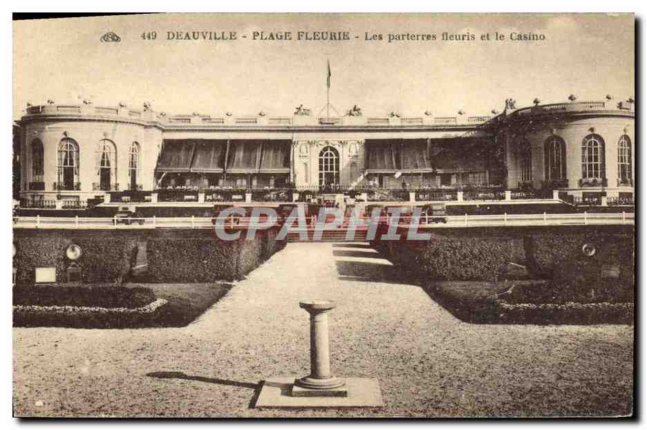 Deauville - Plage Fleurie - Les parterres fleuris et le Casino