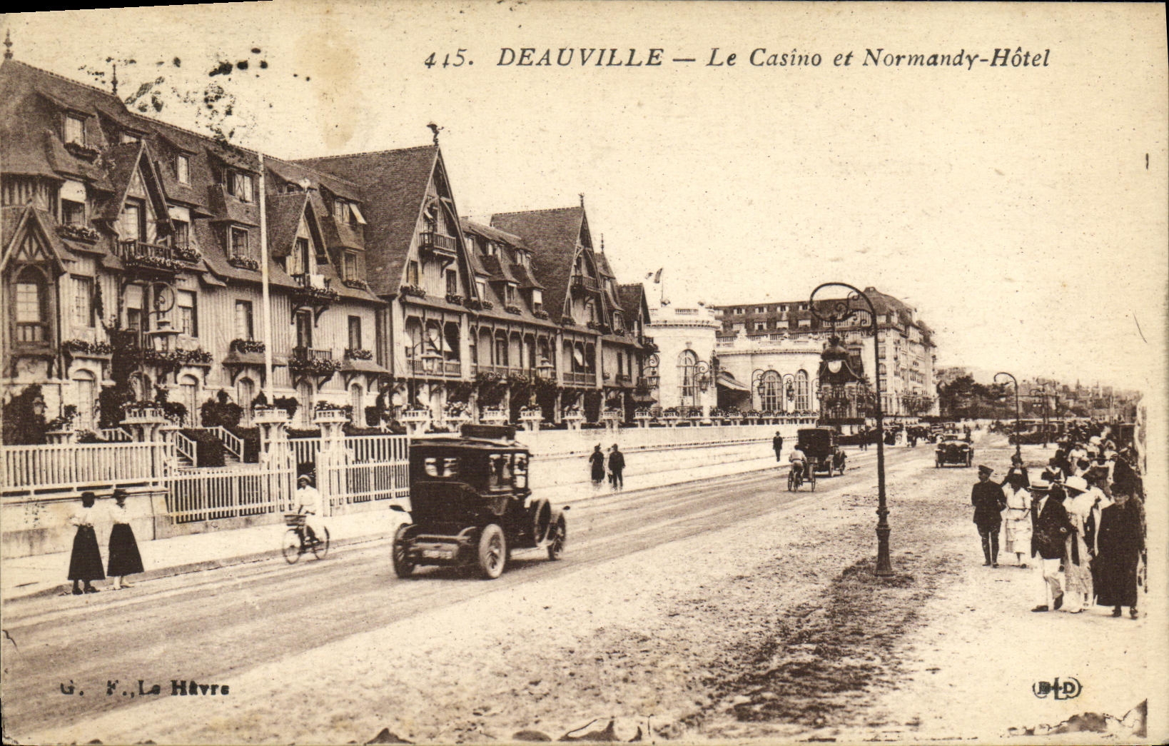 Deauville — Le Casino et Normandy-Hôtel — G. F. Le Havre, n°445
