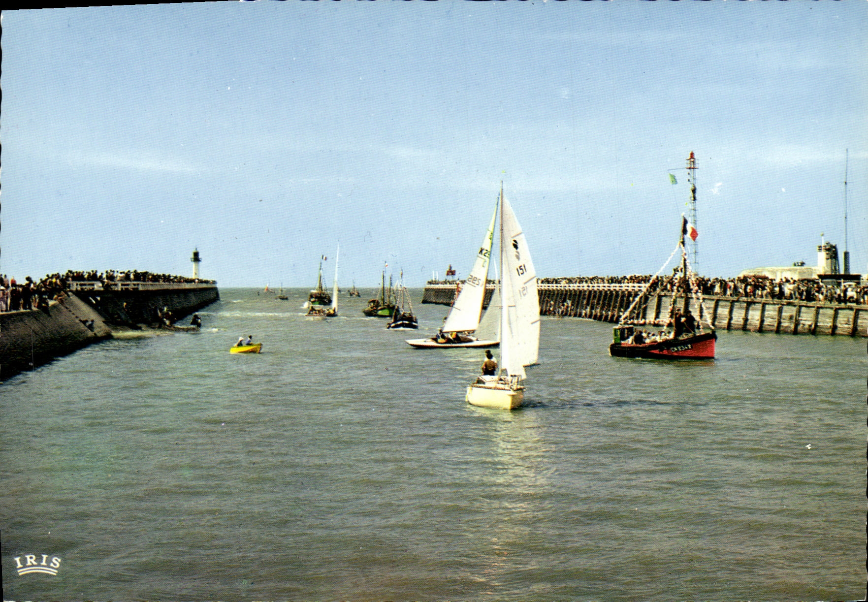CPM Deauville Trouville Depart des Regates et les Jetees