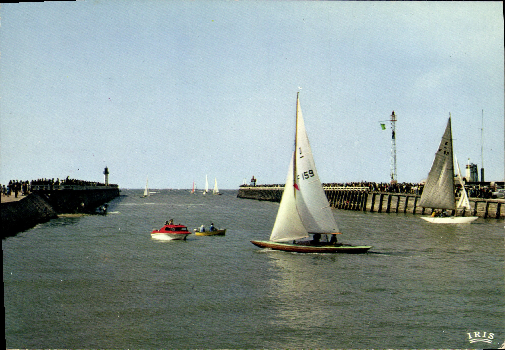 Deauville-Trouville — L'entrée du port et les jetées — IRIS