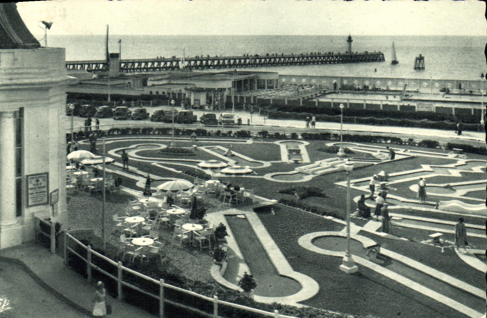 Deauville — La Plage Fleurie et le Golf Miniature du Casino de Trouville — Maurice Halley arch. — Série 1007