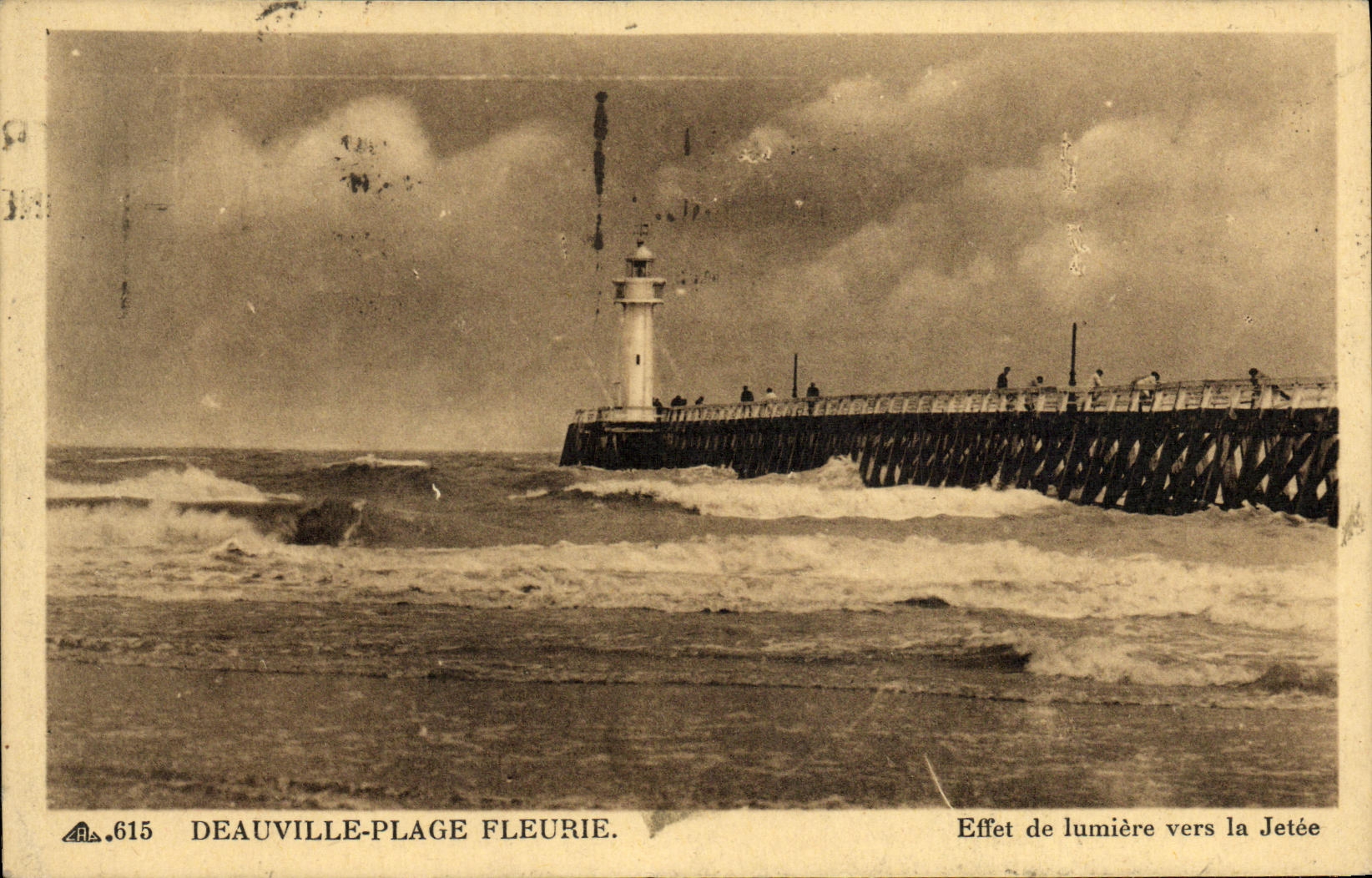 Deauville-Plage Fleurie — Effet de lumière vers la Jetée — CPA n°615