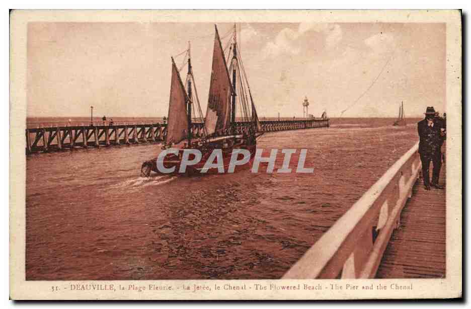 CPA Deauville La Plage Fleurie La Jetee le Chenal Bateau