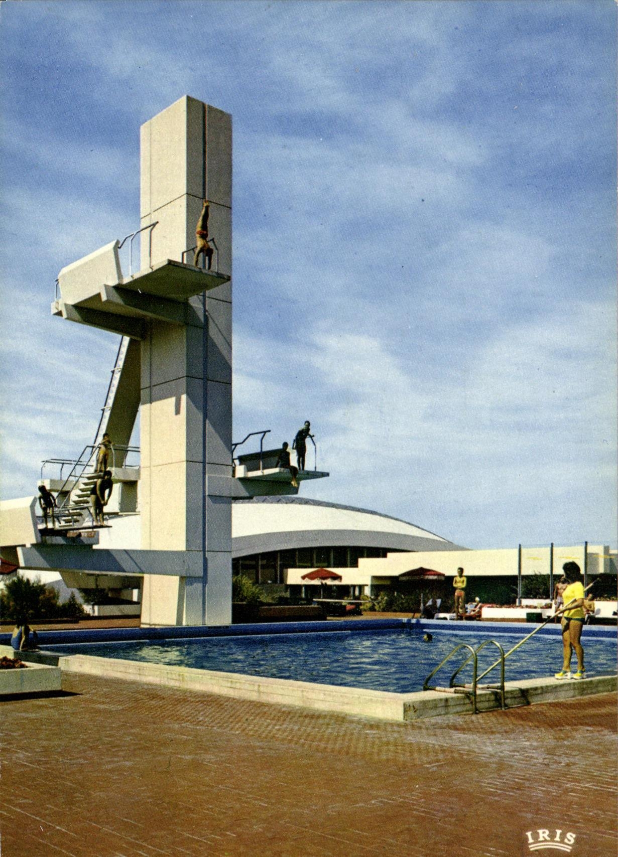 Deauville - Trouville (14) — La piscine olympique, le plongeoir extérieur — LUMICAP