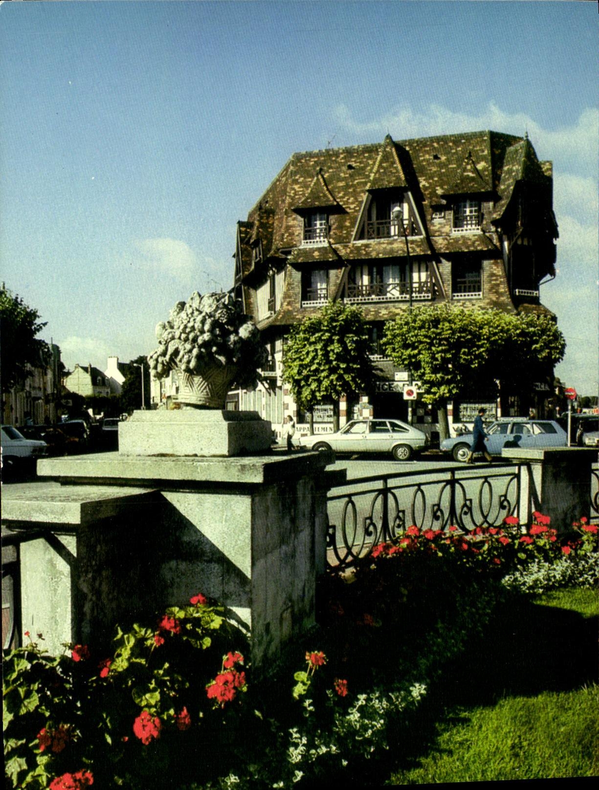 CPM Deauville La Place de Morny