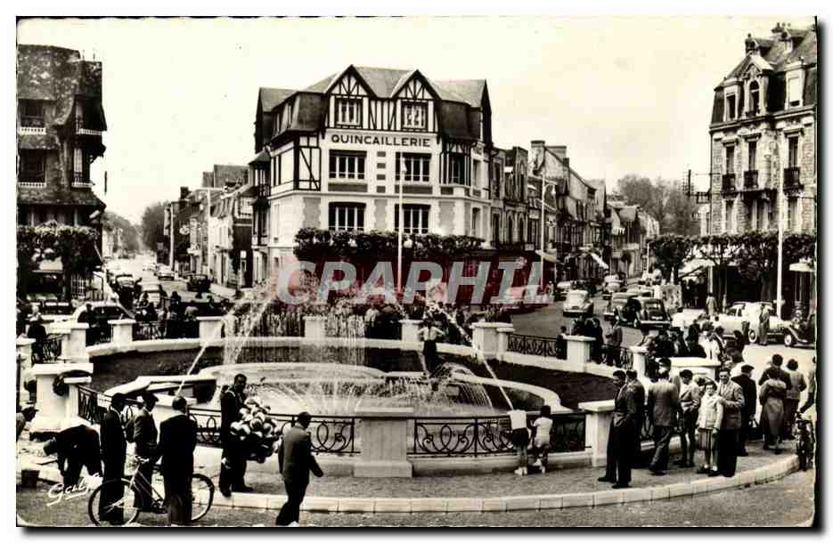 Deauville, la Place Morny et sa fontaine — Éditions GALF, Paris