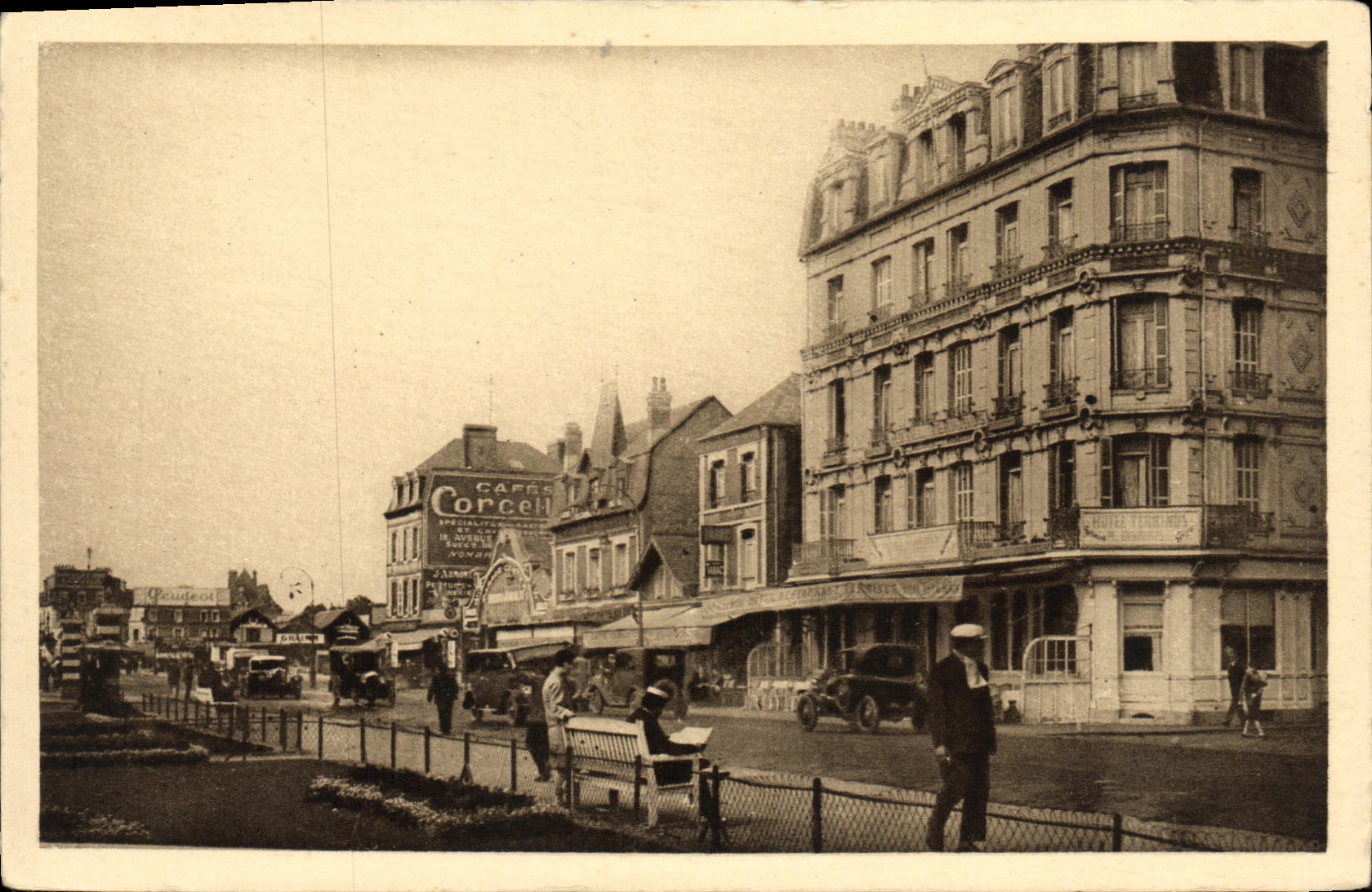 Deauville, Place de la Gare — Hôtel Terminus — Café Corcèll