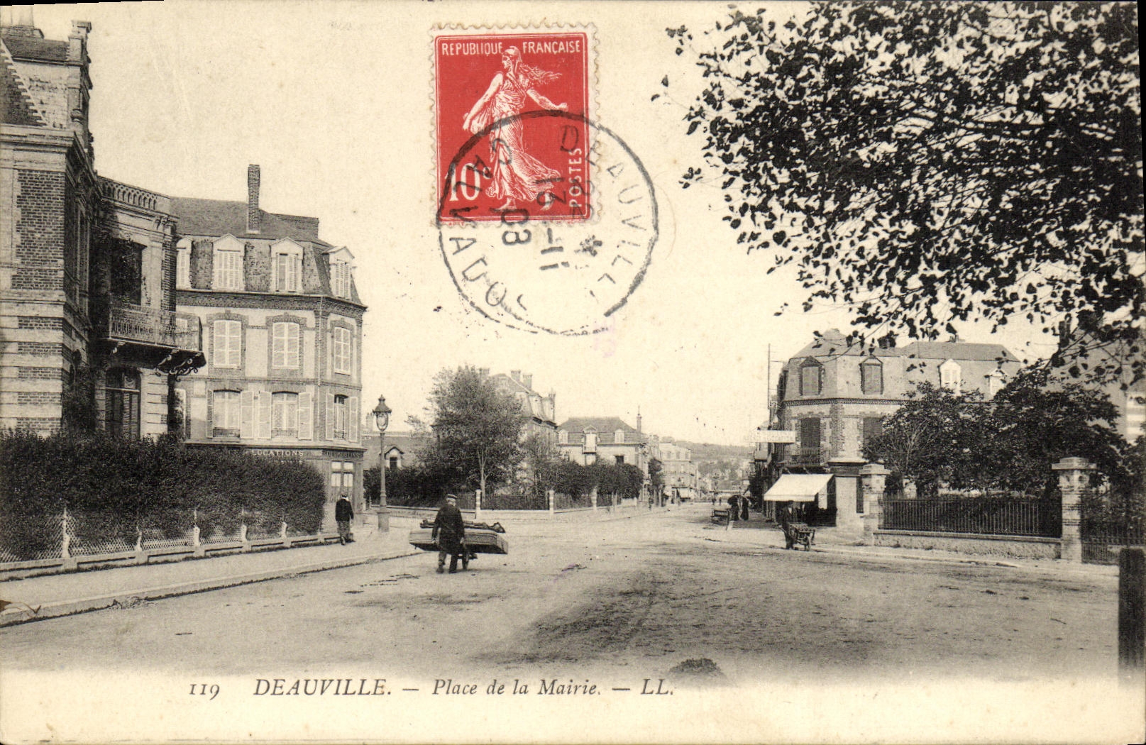 CPA Deauville Place de la Mairie