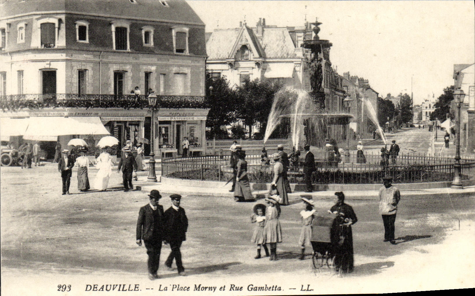 Deauville — La Place Morny et Rue Gambetta — LL. n°293