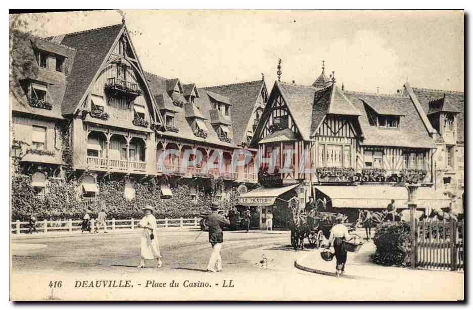 CPA Deauville Place du Casino Au printemps