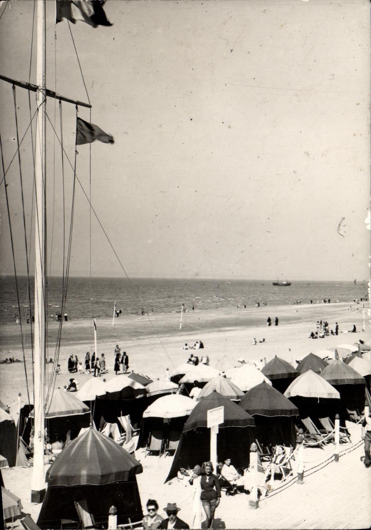 Deauville, la Plage Fleurie — La Plage, les Planches, Bar du Soleil — Photo Louise Trinqués (Calvages)