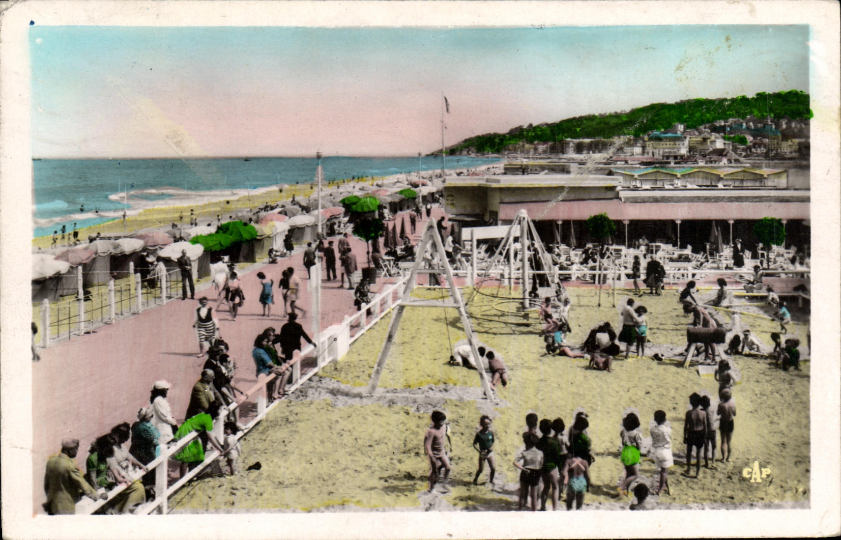 Plage de Deauville — vue animée avec jeux pour enfants — éditeur C.A.P.