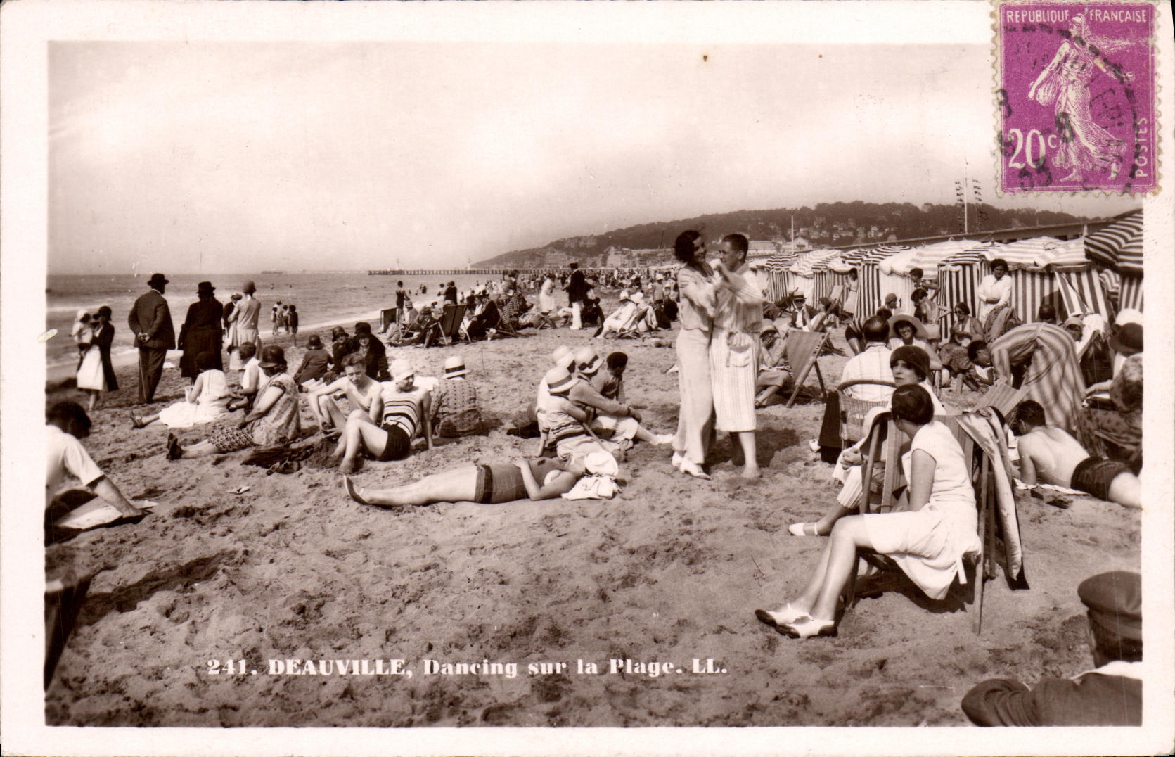 Deauville, Dancing sur la Plage — LL. — Lévy et Neudén Fériques, Imp. Letellier, Paris.