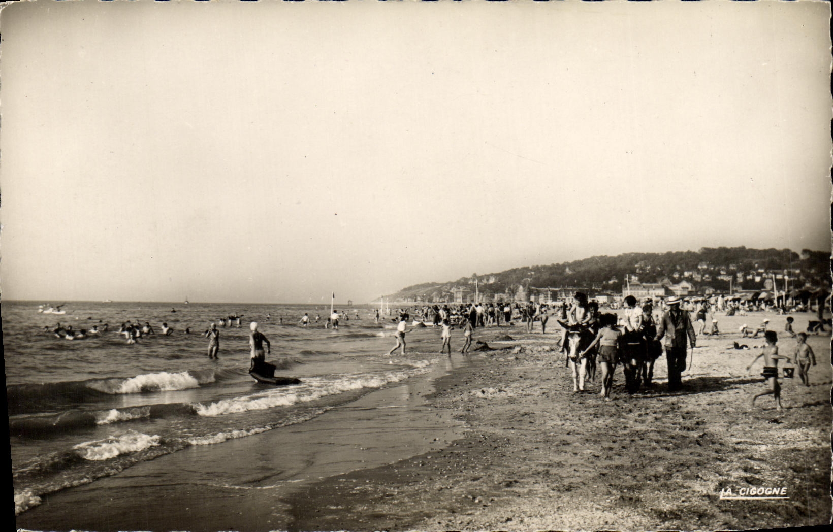 Deauville (Calvados) — La Plage Fleurie — Édition La Cigogne