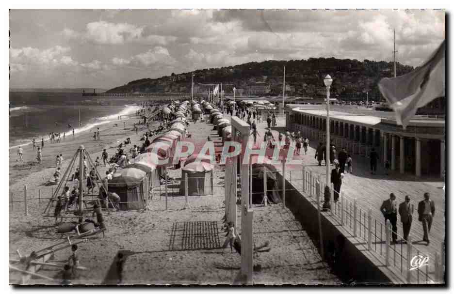 Deauville - La Plage Fleurie — La Plage à marée haute — Réal-Photo, Paris