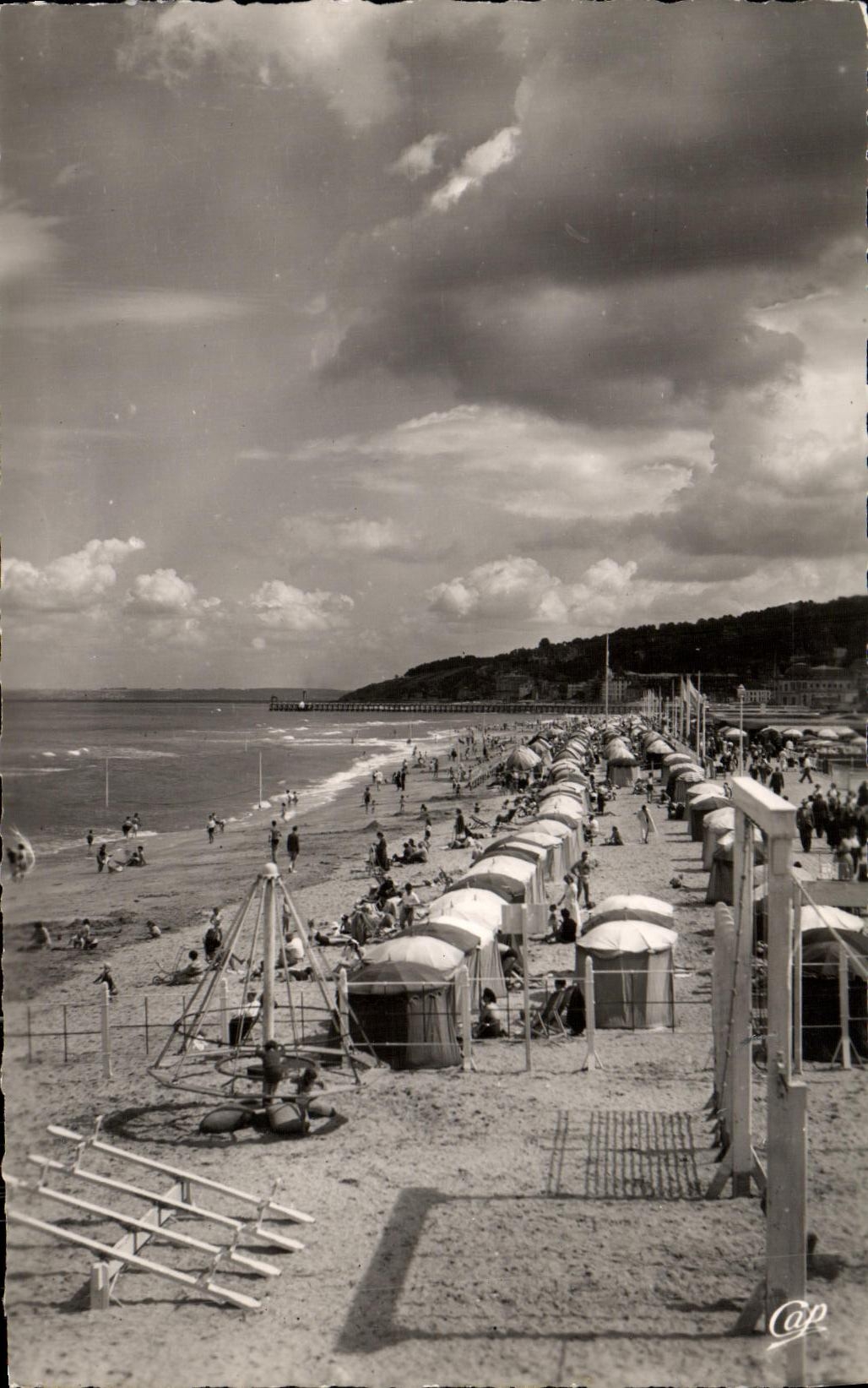Deauville — La Plage Fleurie — La Plage à marée haute — Réal-Photo, n° 968