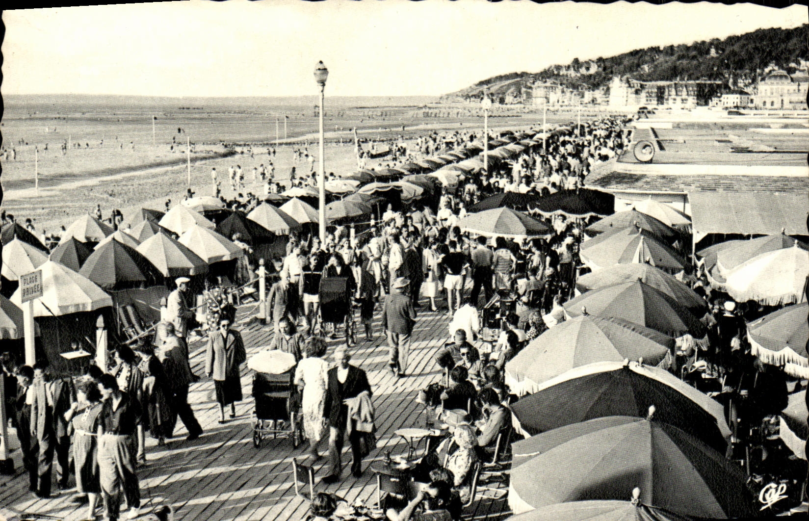 Deauville, la Plage fleurie — Cap 103 — Cie des Arts Photomécaniques, Paris