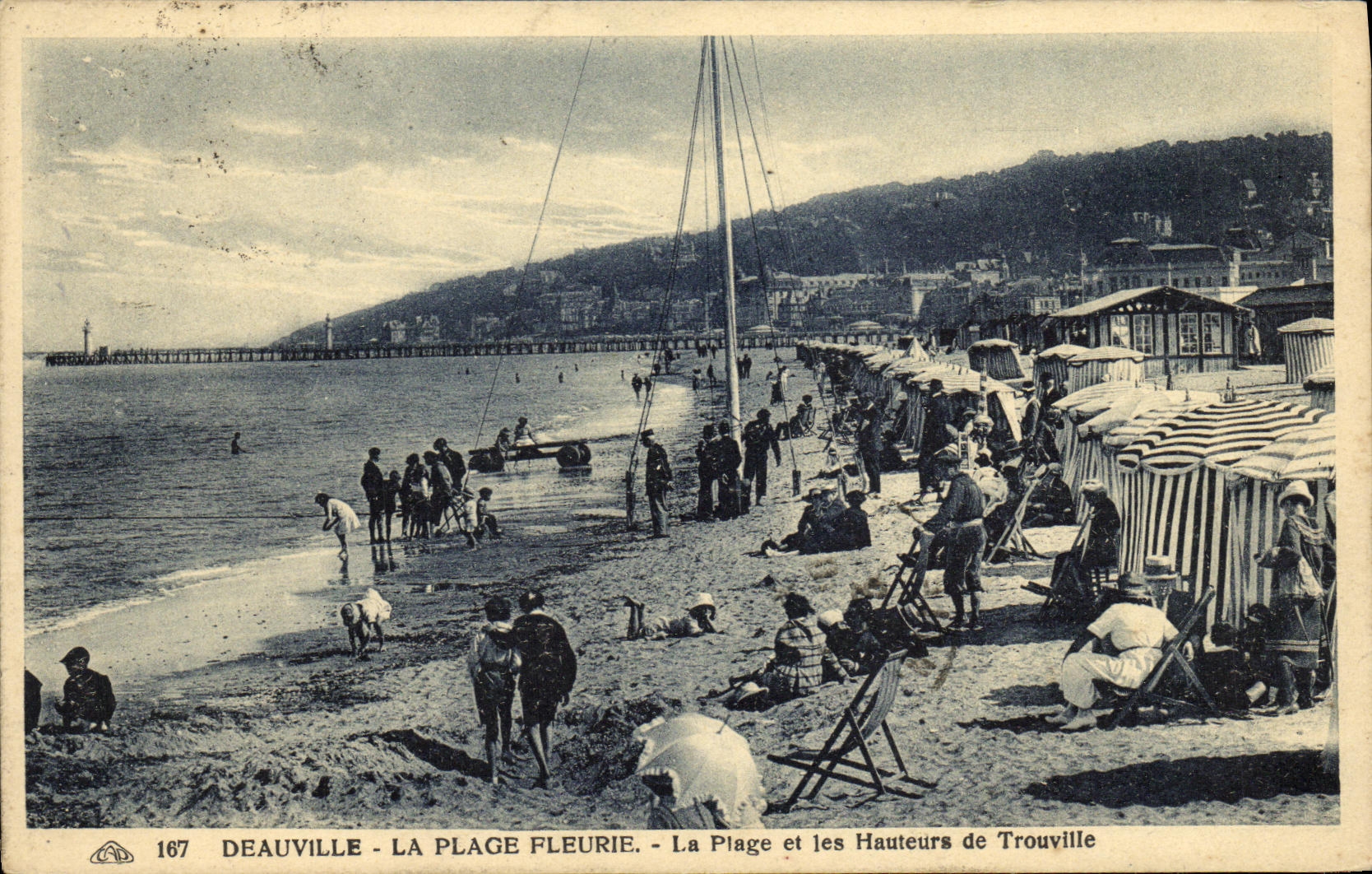 Deauville - La Plage Fleurie - La Plage et les Hauteurs de Trouville — Éditeur : CPA 167