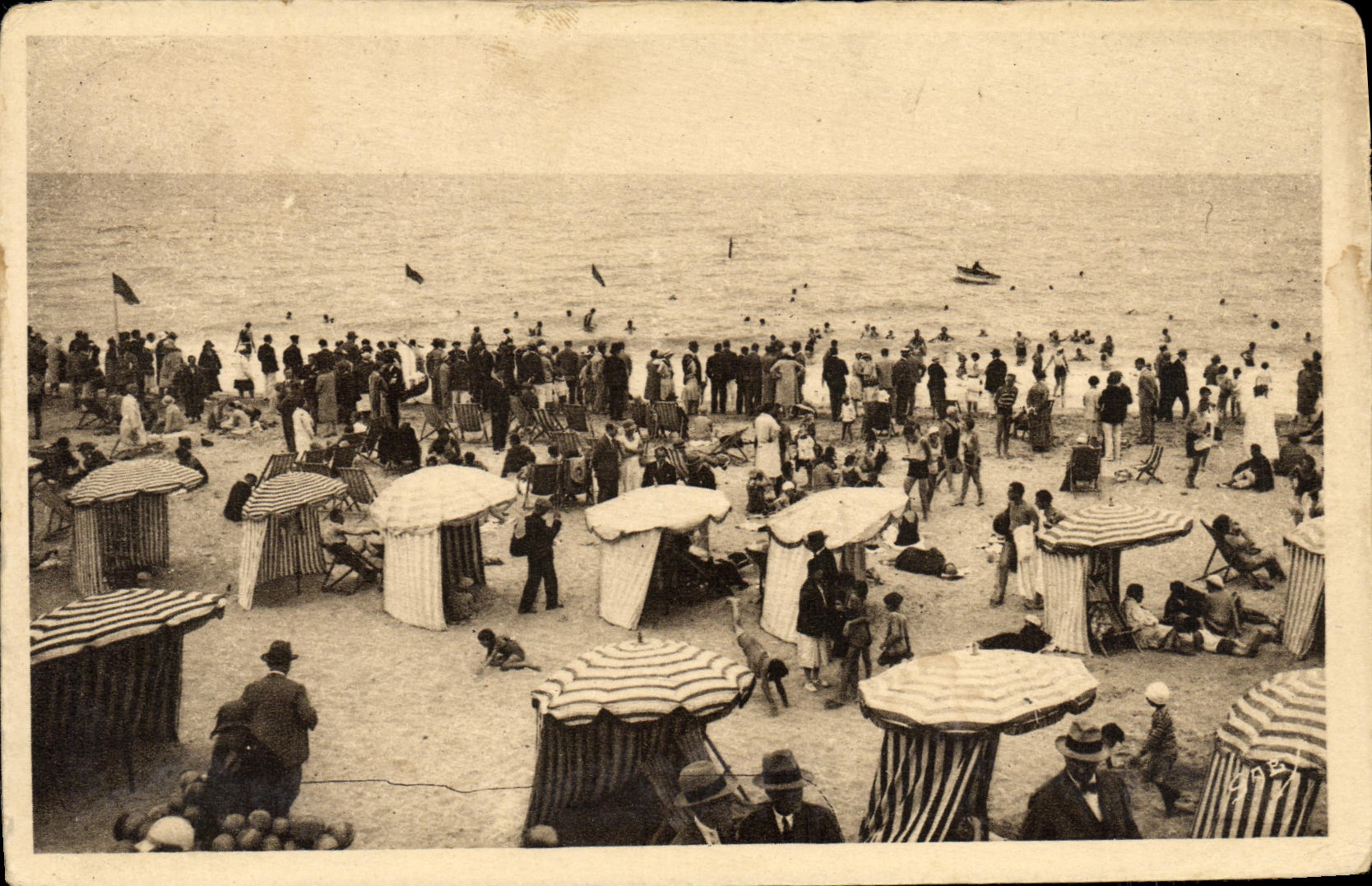Deauville — La Plage Fleurie — Éditions Gaby